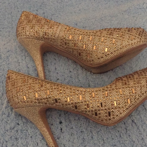 Heels - Picture 2 of 4